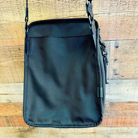 Tumi Alpha 2 FXT Black Organizer Travel Tote Shoulder Crossbody Bag - Picture 14 of 16